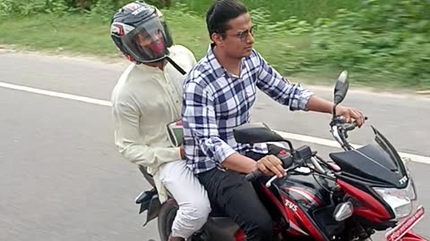 Driver not use Helmet but passenger take it.