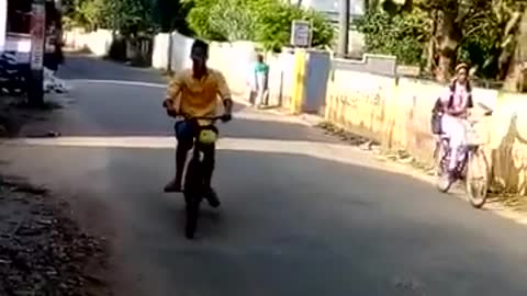 Kid in yellow black bike falls apart