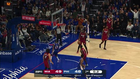 NBA - Kelly Oubre gets the triple to fall to give the Sixers a 51-49 edge heading into halftime!