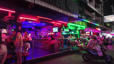 Pattaya Soi 6 (Crazy Nightlife in Thailand 4K) - Exploring Girls Bars in 2024 #39