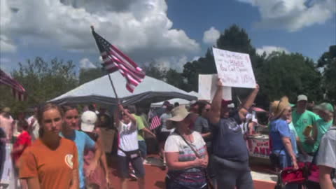 Vaccine Mandate Protestors At Kentucky Capitol Break Out Into 'I'm Proud To Be An American'