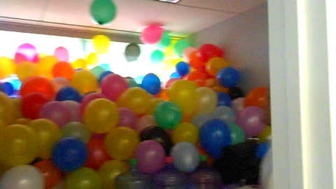 Amazing office balloon prank