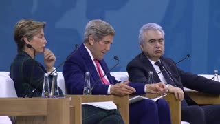Caption this 🤪 Loud fart sound erupts during John Kerry’s speech at climate panel. 34 sec