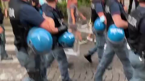 Demonstration Italy with police