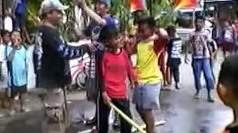 UNIQUE - TRADITIONAL GAMES AT INDONESIAN VILLAGE CHILDREN