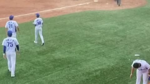 Korean Women's Baseball Hit to Finish