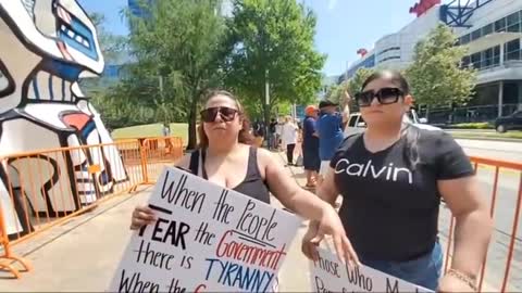 I CONFRONTED THE ANTI-GUNNERS AT THE NRA CONVENTION - THEY CALLED THE COPS