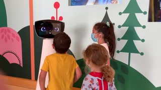 Robin The Robot Visits Hospital Kids To Make Stay More Fun
