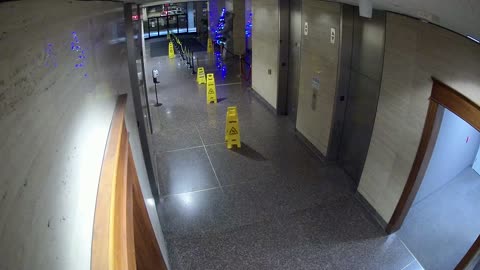 8003FCOB01ElevatorLobby_2021-01-06_00h00min00s210ms.mp4