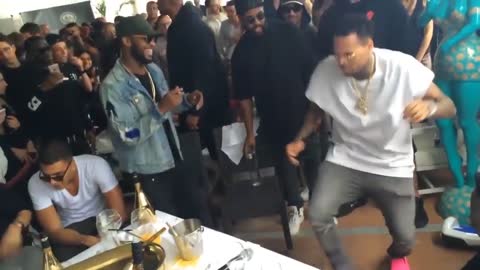 Chris Brown dances to African 🎵🎵🎶 On the Low. "Angelina" by Burna Boy