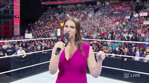 Stephanie McMahon vs empire roman reigns