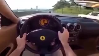 Ferrari perde Duelo para Caravan na Rodovia