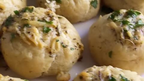 KETO CHEESY GARLIC ROLLS RECIPE