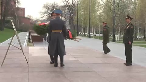 Chinese Defense Minister laid flowers at the Tomb of the Unknown Soldier in Moscow