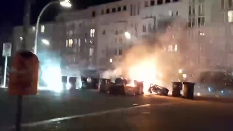 NEW YEAR'S EVE: MIGRANTS TURN BERLIN-NEUKÖLLN INTO A BATTLEFIELD