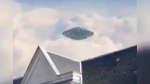 UFO ENTERING ANOTHER PORTAL IF IT IS FAKE I DON'T KNOW IT LOOKS VERY REAL BUT