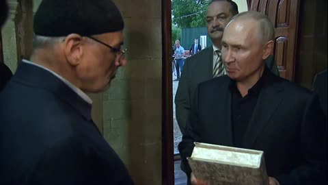 Mahomedanizatul,GLOBALIST,Eretic Ecumenist Putin in vizita la MOSCHEEA Djuma de la Derbent,Daghestan