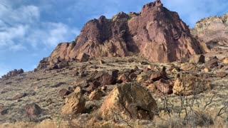 Central Oregon – Smith Rock State Park – Panoramic 360 of River Shoreline – 4K