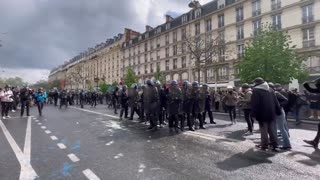 Polícia entra em confronto com manifestantes em protestos violentos na França