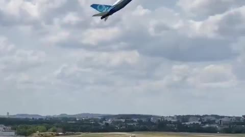 Boeing 777X near vertical takeoff 🔥