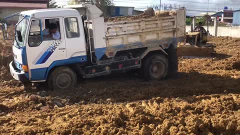 2.5Ton Dump Truck Get Stuck ,Loading Fail