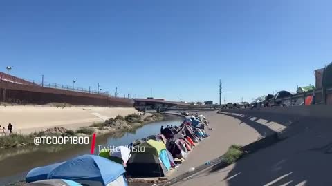 Thousands of Venezuelan migrants have set up a makeshift camp in Ciudad Juárez