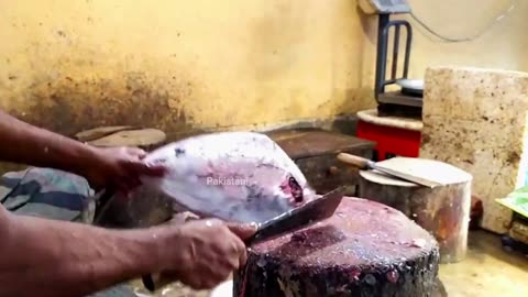 Learn the Proper Way to Cut Black Pomfret Fish