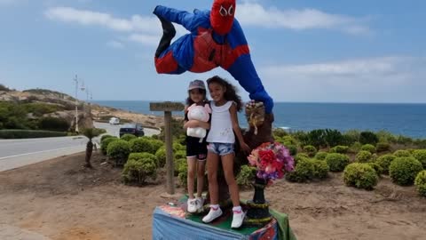 Spiderman | Levitation | Morocco street performers