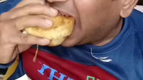 Ameero ka Vada-Pav khaa ta huwa Puneet Superstar