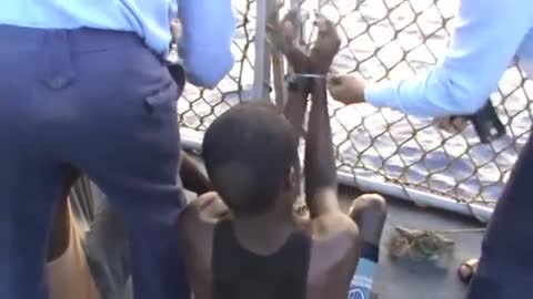 INDIAN NAVY Captures Somali Pirates