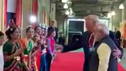 Pm Modi and president Trump with group of youngsters