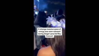 Strange energy wave released during a Lana DeL Ray concert?