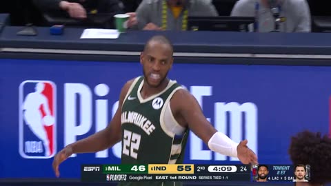 NBA - Khris Middleton cashes in from 3... up to 17 PTS in the 1H! Bucks-Pacers