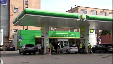 BP quits Russia in up to $25 billion hit