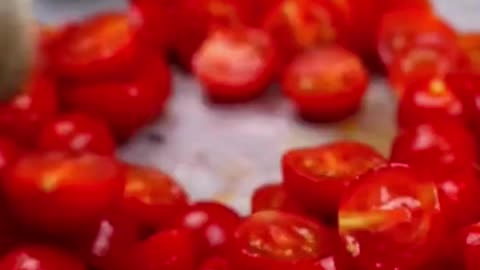 Delicious easy to make Vegan Roasted Garlic and Tomato Pasta Recipe - vegan
