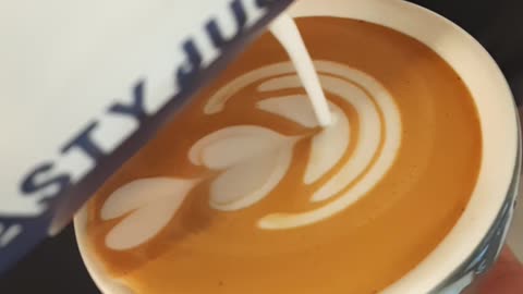 Tulip Latte Art #art #cafe