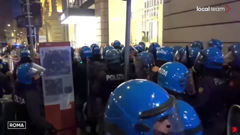 Cops In Rome Now Also Beating Peaceful Protestors