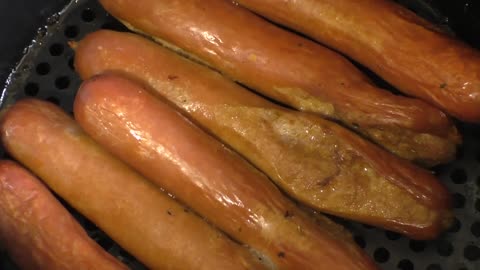 HOW TO MAKE SAUSAGES IN AN AIR FRYER SO SIMPLE