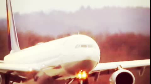Airplane extreme landings, Airbus and Boeing planes in dangerous situations #Shorts