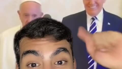 O Papa Reptiliano escravo da Máfia Khazariana.