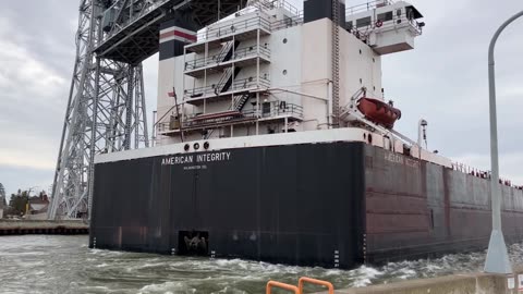 American Integrity entering Duluth shipping canal 4-9-2023
