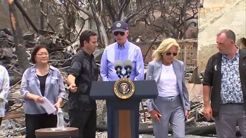 Biden looks tired and confused in Maui