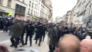 Oct. 2022: Macrons army against the people 2/3