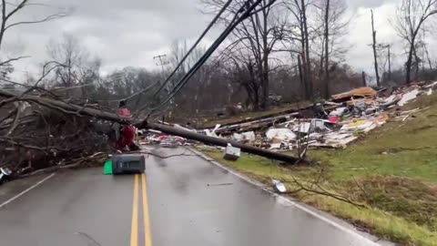 Powerful tornado wreaks havoc, thousands of people in Tennessee without electricity