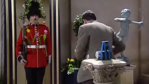 Guard Picture - Funny Clip - Mr Bean Official
