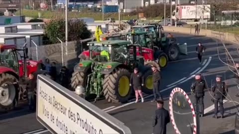 French farmers blockading the food terminals in Paris