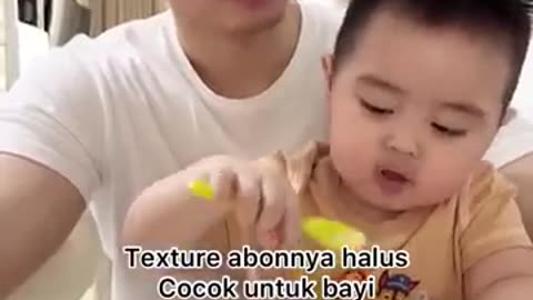 Clayton belajar masak sejak usia dini. Siapa tau besarnya bisa jadi CHEF?😂