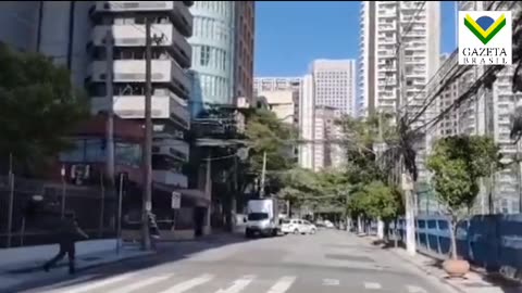 VÍDEO: Ciclone em São Paulo derruba árvores e placas de prédio