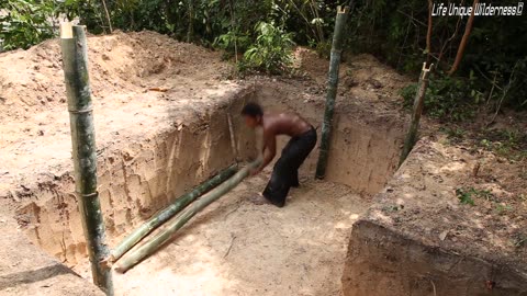 Building houses by hand in the wilderness houses in the forest to perfectly avoid air raids