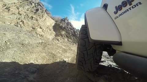 Jeep Gladiator Walking Past Broncos on Black Gap Trail
